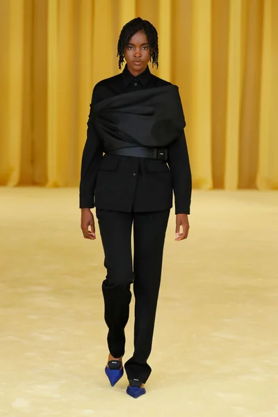 Look 32
